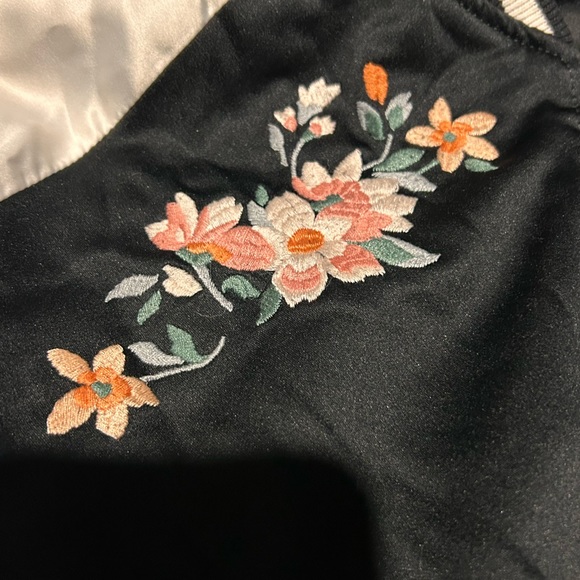 ‼️SOLD‼️HOLLISTER Floral bomber jacket - Picture 4 of 6